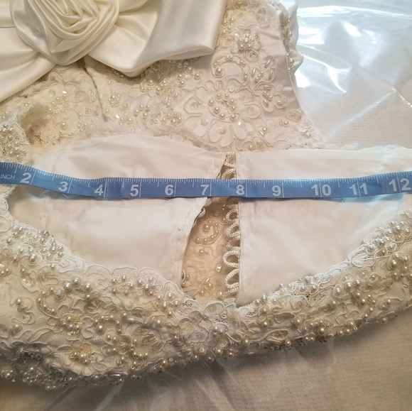 Wedding Dress - Picture 7 of 16